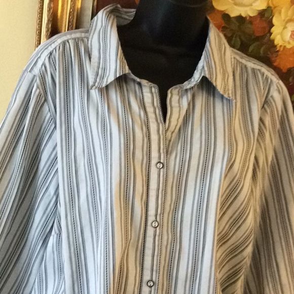 👀💞The Bedford💞comfortable button down shirt - Picture 3 of 8